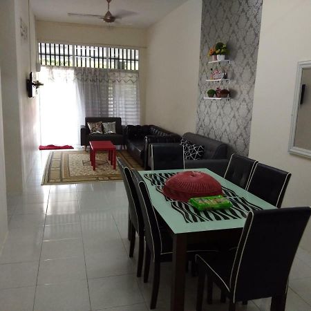 Zah'Ra Homestay Куала Липис Екстериор снимка