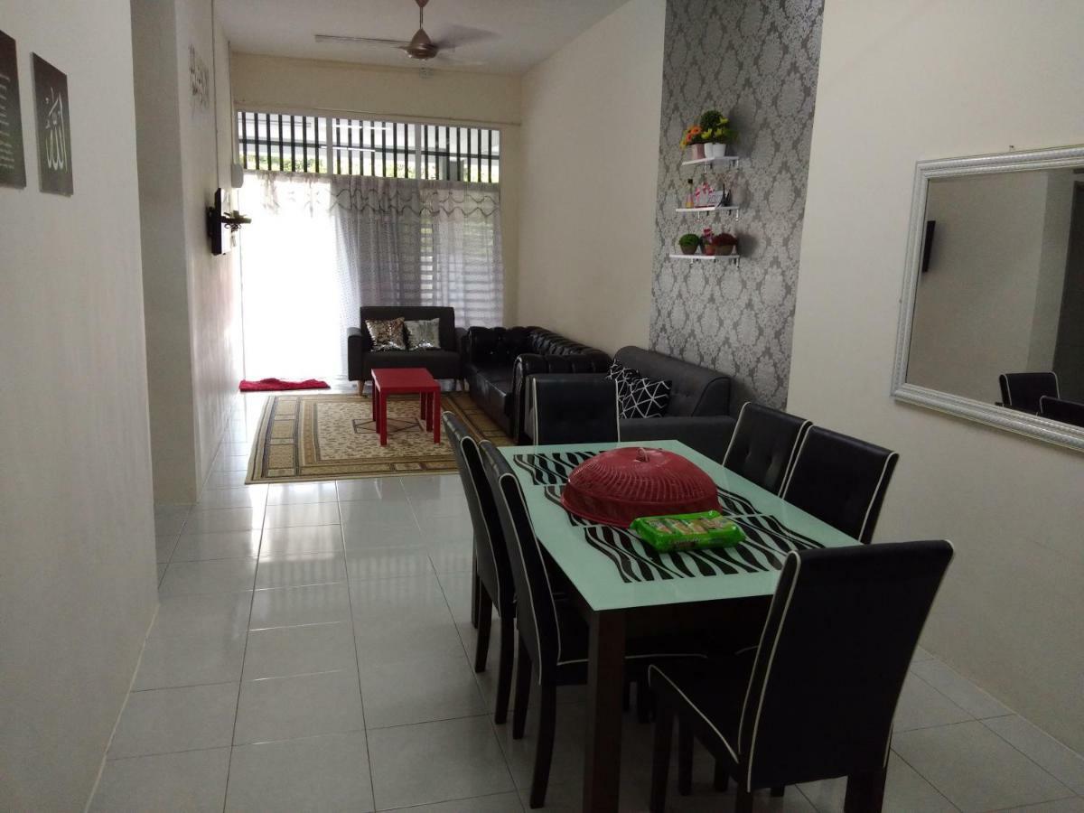 Zah'Ra Homestay Куала Липис Екстериор снимка
