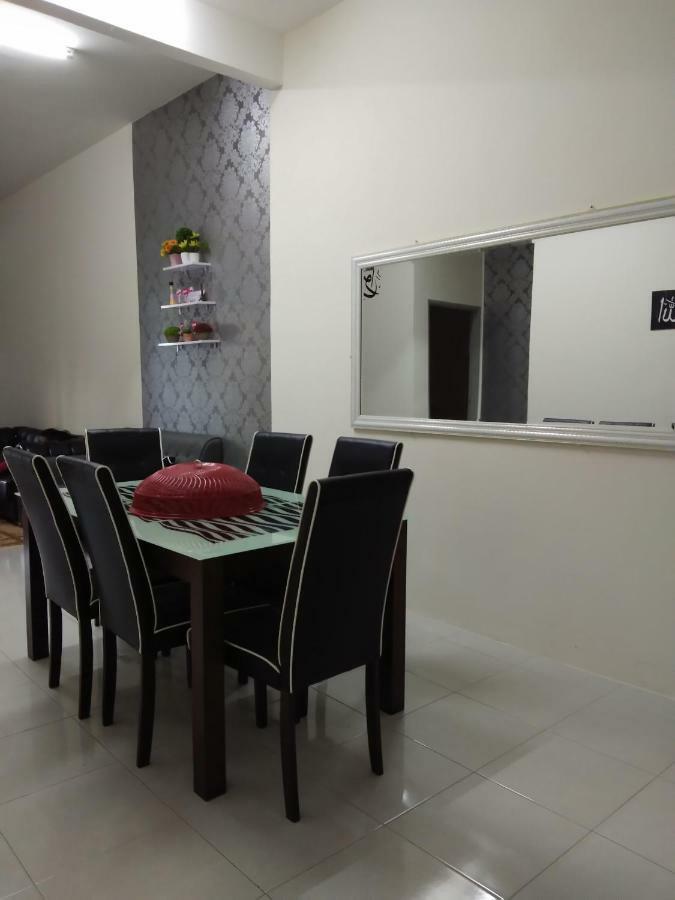 Zah'Ra Homestay Куала Липис Екстериор снимка